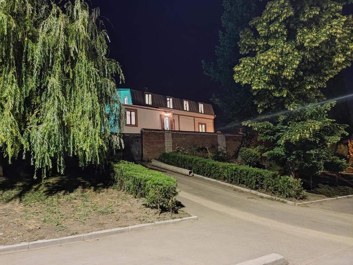 Guest House Spartak ティビリシ エクステリア 写真