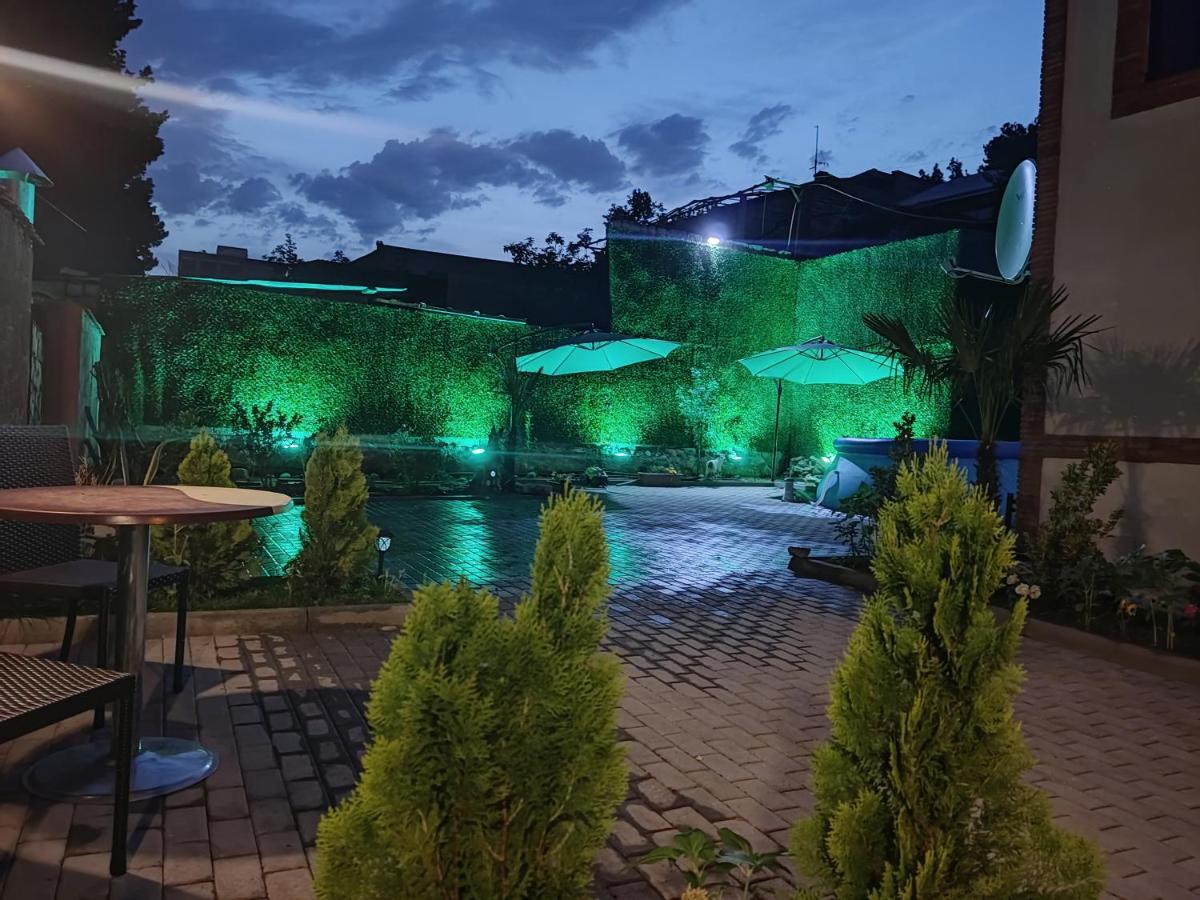 Guest House Spartak ティビリシ エクステリア 写真