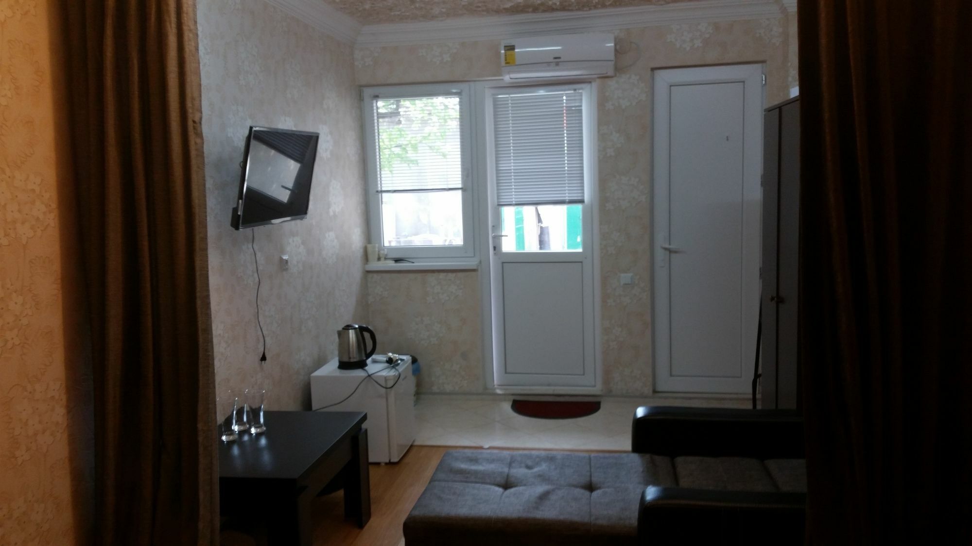 Guest House Spartak ティビリシ エクステリア 写真